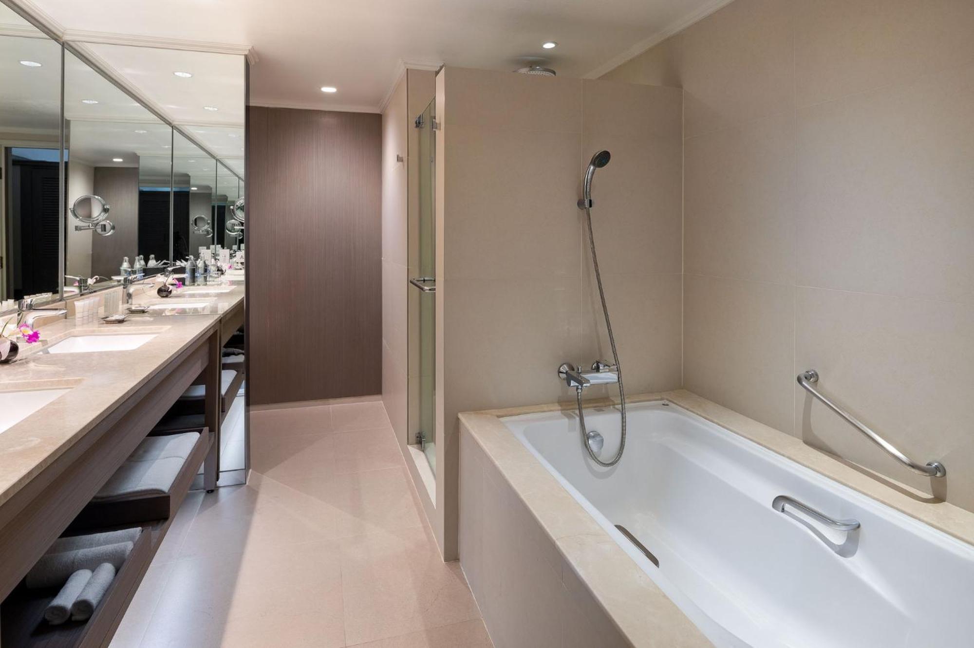 Hotel Crowne Plaza Lumpini Park By Ihg