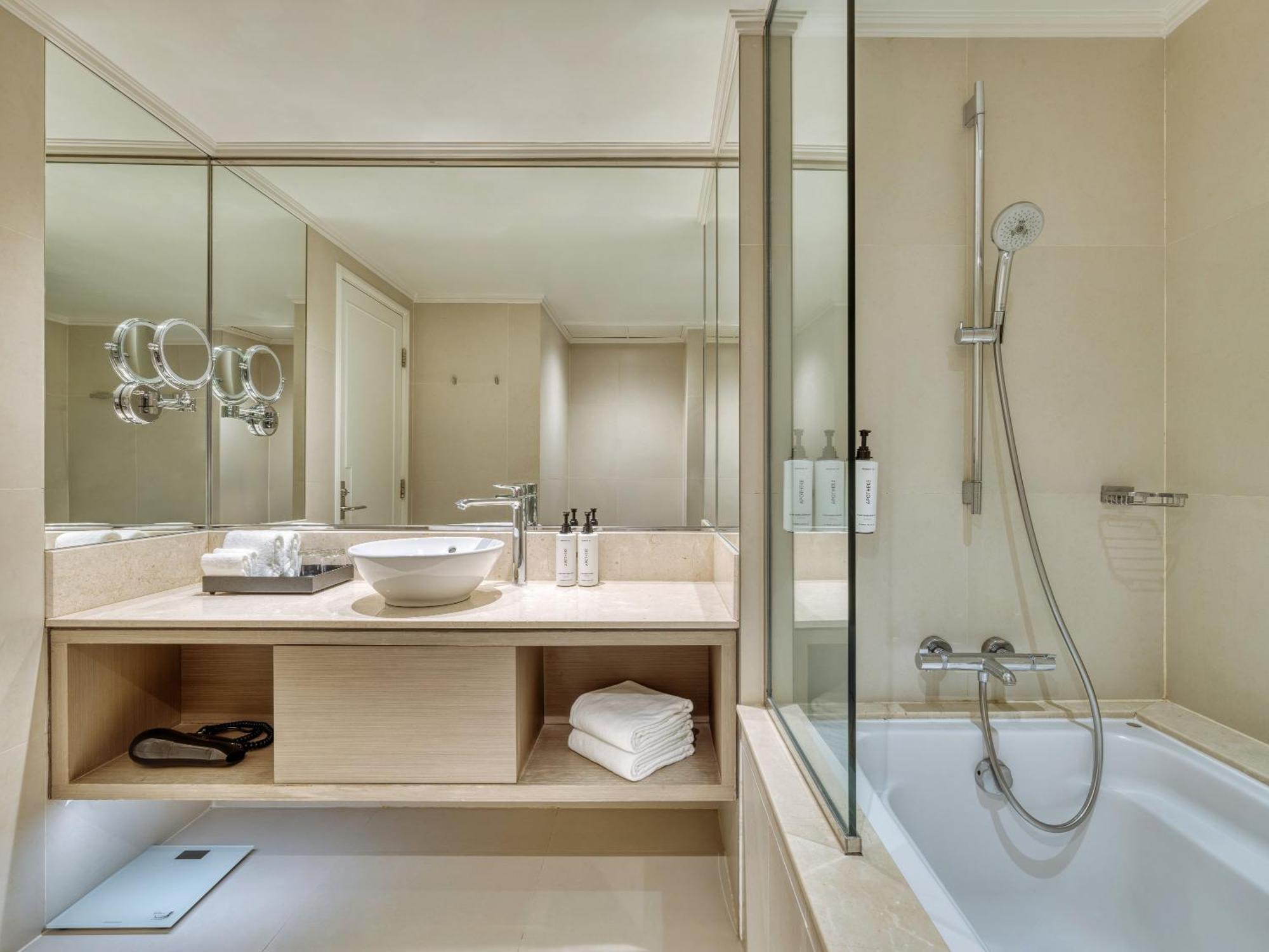 Crowne Plaza Lumpini Park By Ihg Hotel